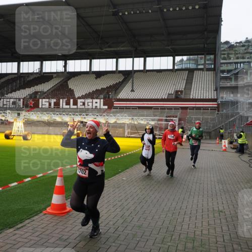 07.12.2025 - St. Pauli X-Mass-Run No. 15 Fabian Wolf http://msf.ph/oto/9399404 07.12.2025 11:00:05 Ziel 529, 1482, 1558, 1702, 3586 meine-sportfotos.de
