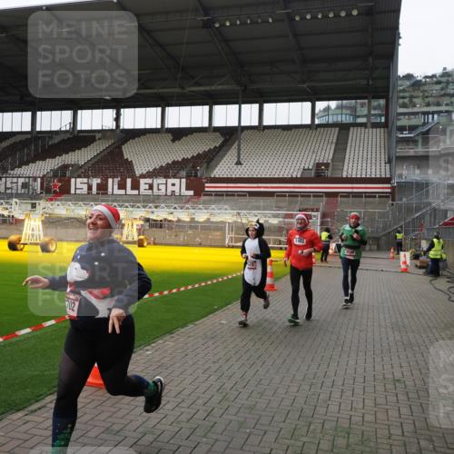07.12.2025 - St. Pauli X-Mass-Run No. 15 Fabian Wolf http://msf.ph/oto/9399405 07.12.2025 11:00:05 Ziel 529, 1482, 1558, 1702, 3586 meine-sportfotos.de