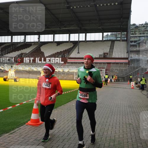 07.12.2025 - St. Pauli X-Mass-Run No. 15 Fabian Wolf http://msf.ph/oto/9399413 07.12.2025 11:00:08 Ziel 529, 1482, 1558, 1702, 3586 meine-sportfotos.de