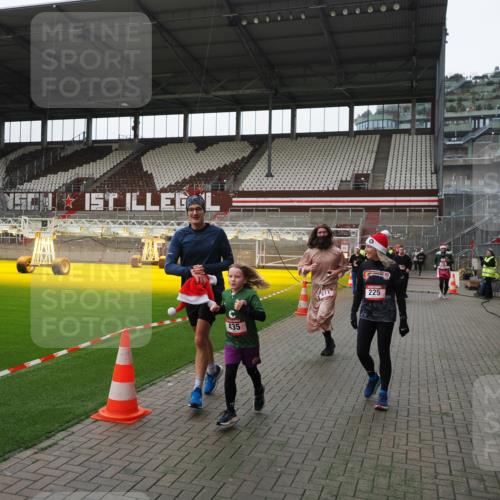 07.12.2025 - St. Pauli X-Mass-Run No. 15 Fabian Wolf http://msf.ph/oto/9399439 07.12.2025 11:00:28 Ziel 225, 435, 440, 611, 985, 988, 1721, 3952, 4478, 4793 meine-sportfotos.de