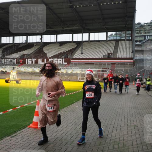 07.12.2025 - St. Pauli X-Mass-Run No. 15 Fabian Wolf http://msf.ph/oto/9399446 07.12.2025 11:00:30 Ziel 225, 435, 440, 611, 985, 988, 1721, 3952, 4478, 4793 meine-sportfotos.de
