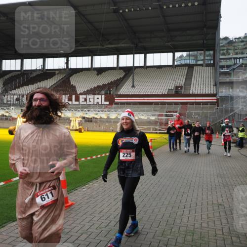 07.12.2025 - St. Pauli X-Mass-Run No. 15 Fabian Wolf http://msf.ph/oto/9399448 07.12.2025 11:00:30 Ziel 225, 435, 440, 611, 985, 988, 1721, 3952, 4478, 4793 meine-sportfotos.de
