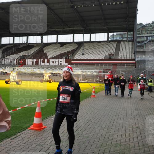 07.12.2025 - St. Pauli X-Mass-Run No. 15 Fabian Wolf http://msf.ph/oto/9399450 07.12.2025 11:00:31 Ziel 225, 410, 435, 439, 440, 611, 985, 988, 1721, 3952, 4478, 4793 meine-sportfotos.de