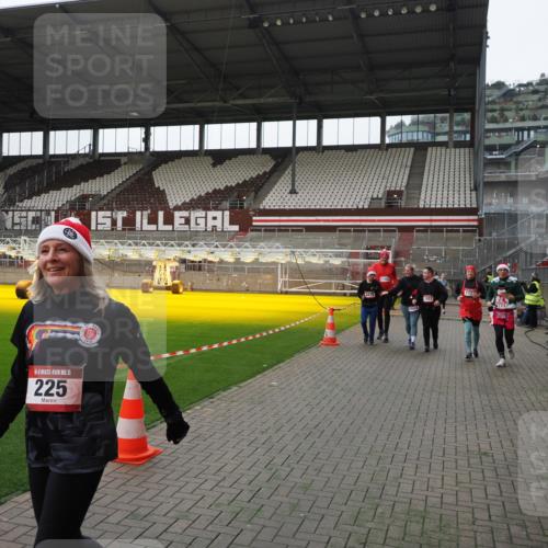 07.12.2025 - St. Pauli X-Mass-Run No. 15 Fabian Wolf http://msf.ph/oto/9399454 07.12.2025 11:00:31 Ziel 225, 410, 435, 439, 440, 611, 985, 988, 1721, 3952, 4478, 4793 meine-sportfotos.de