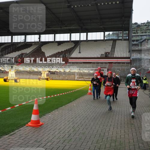 07.12.2025 - St. Pauli X-Mass-Run No. 15 Fabian Wolf http://msf.ph/oto/9399461 07.12.2025 11:00:33 Ziel 225, 410, 433, 435, 439, 440, 611, 985, 988, 1721, 3952, 4478, 4793 meine-sportfotos.de