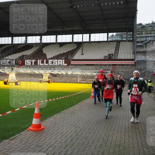 07.12.2025 - St. Pauli X-Mass-Run No. 15 Fabian Wolf http://msf.ph/oto/9399462 07.12.2025 11:00:33 Ziel 225, 410, 433, 435, 439, 440, 611, 985, 988, 1721, 3952, 4478, 4793 meine-sportfotos.de
