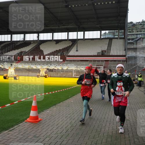 07.12.2025 - St. Pauli X-Mass-Run No. 15 Fabian Wolf http://msf.ph/oto/9399464 07.12.2025 11:00:34 Ziel 225, 410, 433, 435, 439, 440, 611, 985, 988, 1721, 3952, 4478, 4793 meine-sportfotos.de