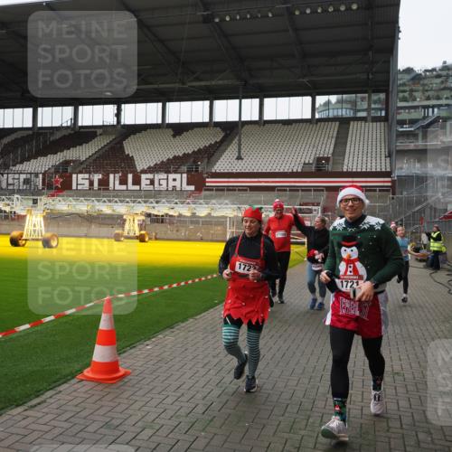 07.12.2025 - St. Pauli X-Mass-Run No. 15 Fabian Wolf http://msf.ph/oto/9399465 07.12.2025 11:00:34 Ziel 225, 410, 433, 435, 439, 440, 611, 985, 988, 1721, 3952, 4478, 4793 meine-sportfotos.de