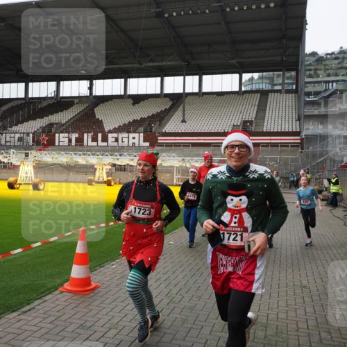 07.12.2025 - St. Pauli X-Mass-Run No. 15 Fabian Wolf http://msf.ph/oto/9399467 07.12.2025 11:00:34 Ziel 225, 410, 433, 435, 439, 440, 611, 985, 988, 1721, 3952, 4478, 4793 meine-sportfotos.de