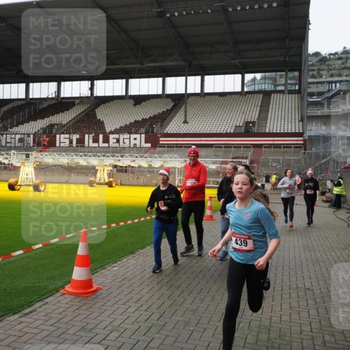 07.12.2025 - St. Pauli X-Mass-Run No. 15 Fabian Wolf http://msf.ph/oto/9399471 07.12.2025 11:00:36 Ziel 410, 433, 435, 439, 440, 611, 985, 988, 1721, 3952, 4478, 4793 meine-sportfotos.de