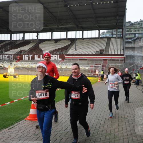 07.12.2025 - St. Pauli X-Mass-Run No. 15 Fabian Wolf http://msf.ph/oto/9399478 07.12.2025 11:00:37 Ziel 410, 433, 435, 439, 440, 611, 985, 1721, 3952, 4478, 4793 meine-sportfotos.de