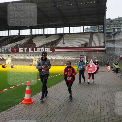 07.12.2025 - St. Pauli X-Mass-Run No. 15 Fabian Wolf http://msf.ph/oto/9399498 07.12.2025 11:00:51 Ziel 68, 135, 410, 433, 439, 492, 1065, 1068, 1660, 3349, 3353 meine-sportfotos.de
