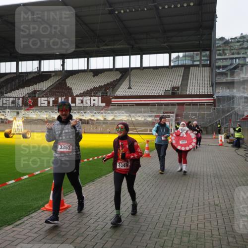 07.12.2025 - St. Pauli X-Mass-Run No. 15 Fabian Wolf http://msf.ph/oto/9399500 07.12.2025 11:00:52 Ziel 68, 135, 433, 492, 1065, 1068, 1660, 3349, 3353 meine-sportfotos.de