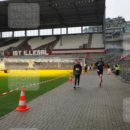 07.12.2025 - St. Pauli X-Mass-Run No. 15 Fabian Wolf http://msf.ph/oto/9399518 07.12.2025 11:01:08 Ziel 68, 89, 557, 1065, 1068, 1705 meine-sportfotos.de