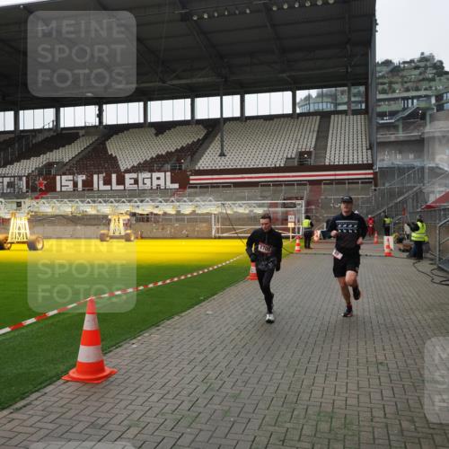07.12.2025 - St. Pauli X-Mass-Run No. 15 Fabian Wolf http://msf.ph/oto/9399521 07.12.2025 11:01:08 Ziel 68, 89, 557, 1065, 1068, 1705 meine-sportfotos.de