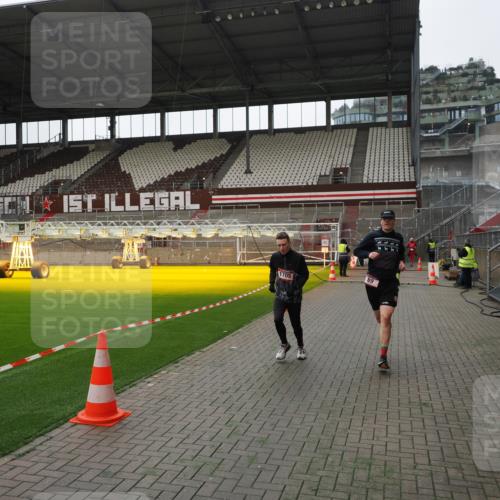 07.12.2025 - St. Pauli X-Mass-Run No. 15 Fabian Wolf http://msf.ph/oto/9399522 07.12.2025 11:01:09 Ziel 89, 557, 1065, 1068, 1705 meine-sportfotos.de