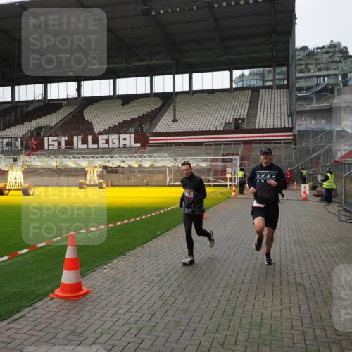07.12.2025 - St. Pauli X-Mass-Run No. 15 Fabian Wolf http://msf.ph/oto/9399523 07.12.2025 11:01:09 Ziel 89, 557, 1065, 1068, 1705 meine-sportfotos.de