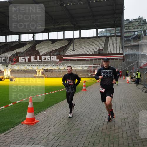 07.12.2025 - St. Pauli X-Mass-Run No. 15 Fabian Wolf http://msf.ph/oto/9399525 07.12.2025 11:01:09 Ziel 89, 557, 1065, 1068, 1705 meine-sportfotos.de