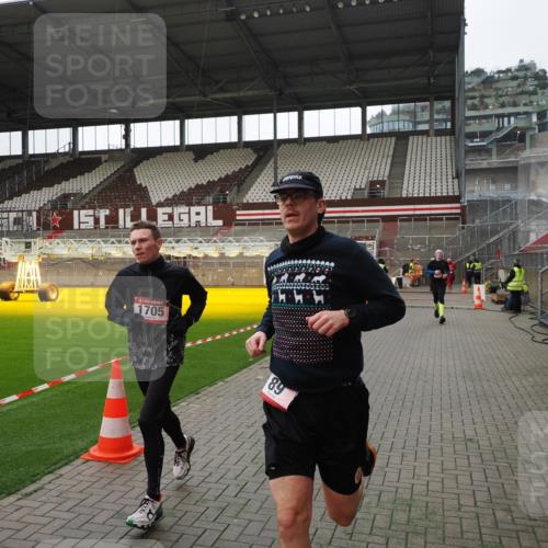 07.12.2025 - St. Pauli X-Mass-Run No. 15 Fabian Wolf http://msf.ph/oto/9399528 07.12.2025 11:01:10 Ziel 89, 557, 1705 meine-sportfotos.de