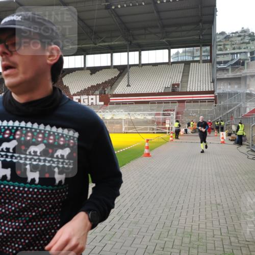 07.12.2025 - St. Pauli X-Mass-Run No. 15 Fabian Wolf http://msf.ph/oto/9399530 07.12.2025 11:01:10 Ziel 89, 557, 1705 meine-sportfotos.de