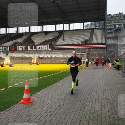 07.12.2025 - St. Pauli X-Mass-Run No. 15 Fabian Wolf http://msf.ph/oto/9399532 07.12.2025 11:01:13 Ziel 89, 132, 139, 557, 1705 meine-sportfotos.de