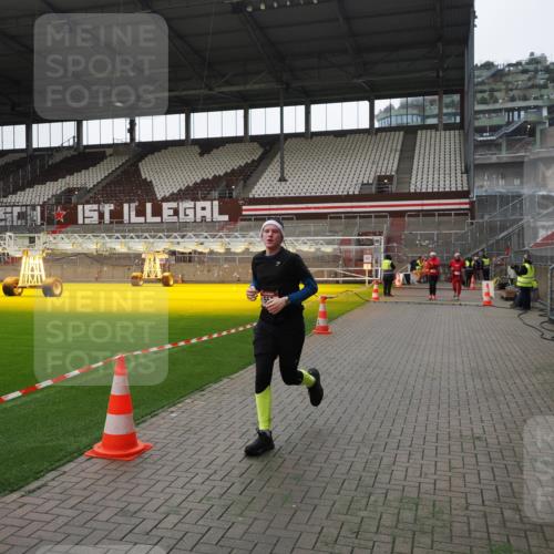 07.12.2025 - St. Pauli X-Mass-Run No. 15 Fabian Wolf http://msf.ph/oto/9399534 07.12.2025 11:01:13 Ziel 89, 132, 139, 557, 1705 meine-sportfotos.de