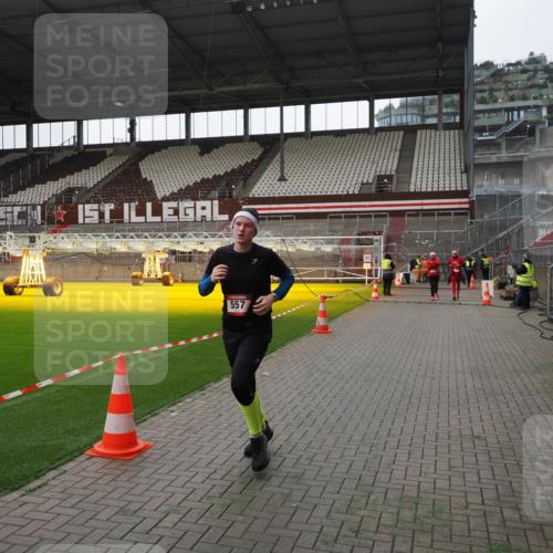 07.12.2025 - St. Pauli X-Mass-Run No. 15 Fabian Wolf http://msf.ph/oto/9399535 07.12.2025 11:01:13 Ziel 89, 132, 139, 557, 1705 meine-sportfotos.de