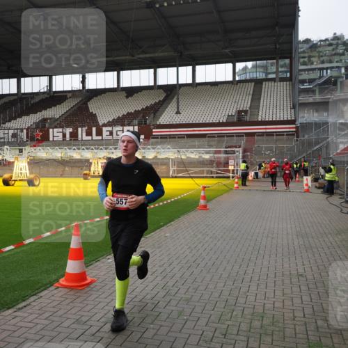 07.12.2025 - St. Pauli X-Mass-Run No. 15 Fabian Wolf http://msf.ph/oto/9399536 07.12.2025 11:01:14 Ziel 89, 132, 139, 557, 1705 meine-sportfotos.de