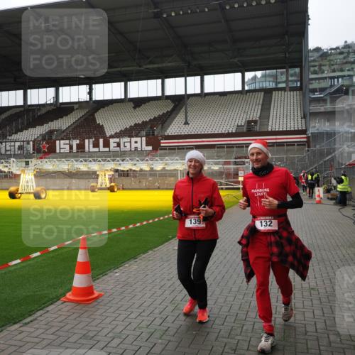 07.12.2025 - St. Pauli X-Mass-Run No. 15 Fabian Wolf http://msf.ph/oto/9399542 07.12.2025 11:01:21 Ziel 89, 132, 139, 557, 766, 770, 771, 1300, 2251, 2252 meine-sportfotos.de