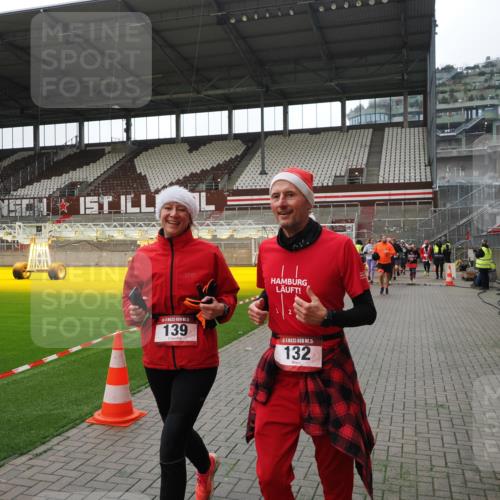07.12.2025 - St. Pauli X-Mass-Run No. 15 Fabian Wolf http://msf.ph/oto/9399545 07.12.2025 11:01:22 Ziel 89, 132, 139, 557, 766, 770, 771, 1300, 1367, 1615, 2251, 2252 meine-sportfotos.de