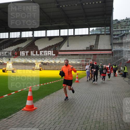 07.12.2025 - St. Pauli X-Mass-Run No. 15 Fabian Wolf http://msf.ph/oto/9399546 07.12.2025 11:01:26 Ziel 132, 139, 557, 766, 770, 771, 1300, 1367, 1615, 2251, 2252 meine-sportfotos.de