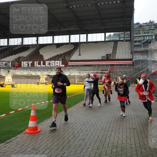 07.12.2025 - St. Pauli X-Mass-Run No. 15 Fabian Wolf http://msf.ph/oto/9399550 07.12.2025 11:01:28 Ziel 132, 139, 336, 766, 770, 771, 1300, 1367, 1615, 2251, 2252 meine-sportfotos.de
