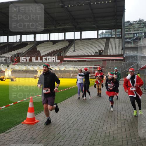 07.12.2025 - St. Pauli X-Mass-Run No. 15 Fabian Wolf http://msf.ph/oto/9399551 07.12.2025 11:01:28 Ziel 132, 139, 336, 766, 770, 771, 1300, 1367, 1615, 2251, 2252 meine-sportfotos.de