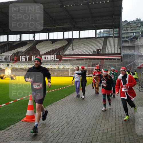 07.12.2025 - St. Pauli X-Mass-Run No. 15 Fabian Wolf http://msf.ph/oto/9399552 07.12.2025 11:01:29 Ziel 132, 139, 336, 766, 770, 771, 1300, 1367, 1615, 2251, 2252 meine-sportfotos.de