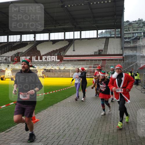 07.12.2025 - St. Pauli X-Mass-Run No. 15 Fabian Wolf http://msf.ph/oto/9399553 07.12.2025 11:01:29 Ziel 132, 139, 336, 766, 770, 771, 1300, 1367, 1615, 2251, 2252 meine-sportfotos.de