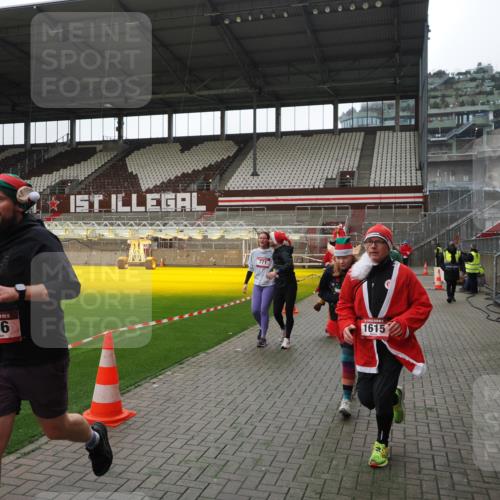 07.12.2025 - St. Pauli X-Mass-Run No. 15 Fabian Wolf http://msf.ph/oto/9399554 07.12.2025 11:01:29 Ziel 132, 139, 336, 766, 770, 771, 1300, 1367, 1615, 2251, 2252 meine-sportfotos.de