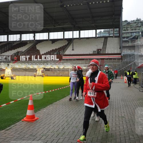 07.12.2025 - St. Pauli X-Mass-Run No. 15 Fabian Wolf http://msf.ph/oto/9399555 07.12.2025 11:01:29 Ziel 132, 139, 336, 766, 770, 771, 1300, 1367, 1615, 2251, 2252 meine-sportfotos.de