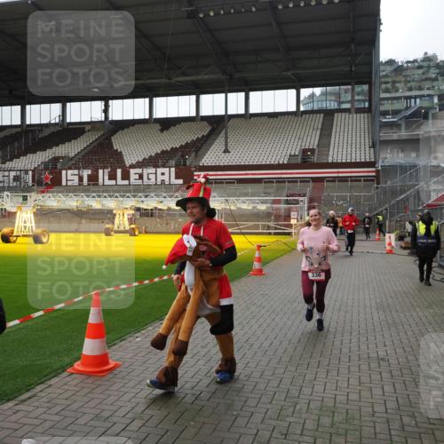07.12.2025 - St. Pauli X-Mass-Run No. 15 Fabian Wolf http://msf.ph/oto/9399572 07.12.2025 11:01:33 Ziel 336, 766, 770, 771, 1045, 1048, 1300, 1367, 1615, 2251, 2252 meine-sportfotos.de