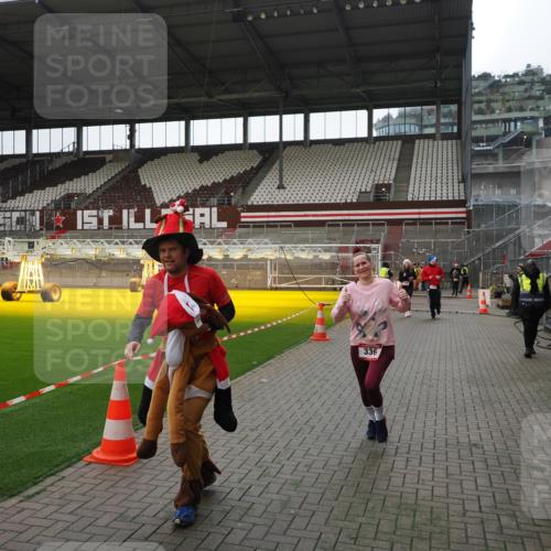 07.12.2025 - St. Pauli X-Mass-Run No. 15 Fabian Wolf http://msf.ph/oto/9399574 07.12.2025 11:01:34 Ziel 336, 766, 770, 771, 1045, 1048, 1300, 1367, 1615, 2251, 2252 meine-sportfotos.de