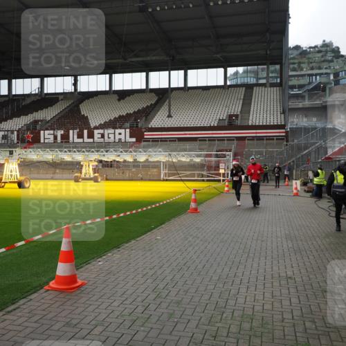 07.12.2025 - St. Pauli X-Mass-Run No. 15 Fabian Wolf http://msf.ph/oto/9399582 07.12.2025 11:01:35 Ziel 336, 766, 770, 771, 1045, 1048, 1300, 1367, 1615, 2251, 2252 meine-sportfotos.de