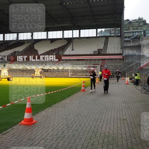 07.12.2025 - St. Pauli X-Mass-Run No. 15 Fabian Wolf http://msf.ph/oto/9399586 07.12.2025 11:01:36 Ziel 336, 376, 766, 770, 771, 1045, 1048, 1300, 1367, 1615, 2251, 2252 meine-sportfotos.de