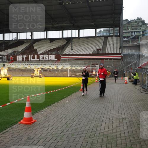 07.12.2025 - St. Pauli X-Mass-Run No. 15 Fabian Wolf http://msf.ph/oto/9399590 07.12.2025 11:01:37 Ziel 336, 376, 766, 770, 771, 1045, 1048, 1300, 1367, 1615, 2251, 2252 meine-sportfotos.de