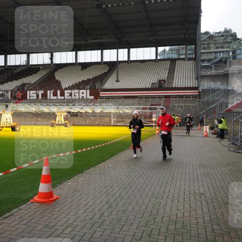07.12.2025 - St. Pauli X-Mass-Run No. 15 Fabian Wolf http://msf.ph/oto/9399591 07.12.2025 11:01:37 Ziel 336, 376, 766, 770, 771, 1045, 1048, 1300, 1367, 1615, 2251, 2252 meine-sportfotos.de