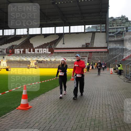 07.12.2025 - St. Pauli X-Mass-Run No. 15 Fabian Wolf http://msf.ph/oto/9399599 07.12.2025 11:01:39 Ziel 336, 376, 766, 770, 771, 1045, 1048, 1067, 1300, 1367, 1615, 2251, 2252 meine-sportfotos.de