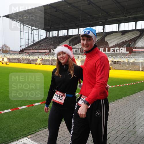 07.12.2025 - St. Pauli X-Mass-Run No. 15 Fabian Wolf http://msf.ph/oto/9399609 07.12.2025 11:01:42 Ziel 336, 376, 1045, 1048, 1067, 1367, 1615, 1637, 1640 meine-sportfotos.de