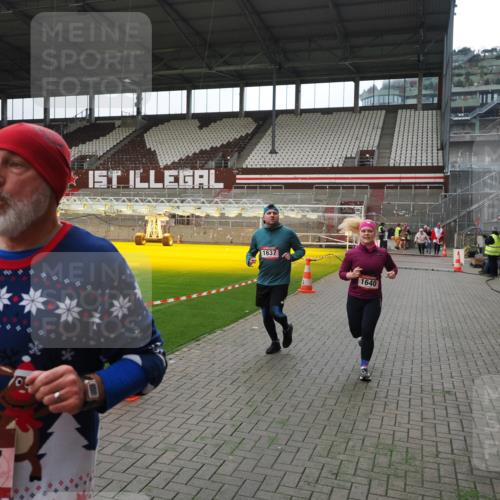 07.12.2025 - St. Pauli X-Mass-Run No. 15 Fabian Wolf http://msf.ph/oto/9399636 07.12.2025 11:01:49 Ziel 376, 1045, 1048, 1067, 1637, 1640 meine-sportfotos.de