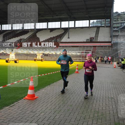 07.12.2025 - St. Pauli X-Mass-Run No. 15 Fabian Wolf http://msf.ph/oto/9399637 07.12.2025 11:01:50 Ziel 376, 1045, 1048, 1067, 1637, 1640 meine-sportfotos.de
