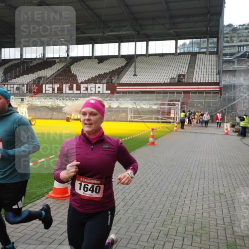 07.12.2025 - St. Pauli X-Mass-Run No. 15 Fabian Wolf http://msf.ph/oto/9399643 07.12.2025 11:01:51 Ziel 376, 1045, 1067, 1637, 1640 meine-sportfotos.de
