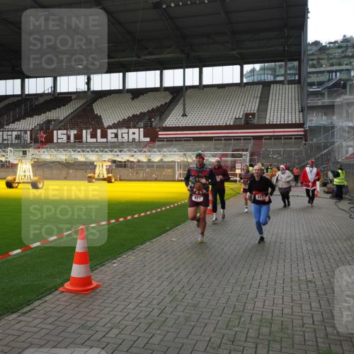 07.12.2025 - St. Pauli X-Mass-Run No. 15 Fabian Wolf http://msf.ph/oto/9399646 07.12.2025 11:01:57 Ziel 837, 838, 842, 851, 1067, 1637, 1640, 2576 meine-sportfotos.de