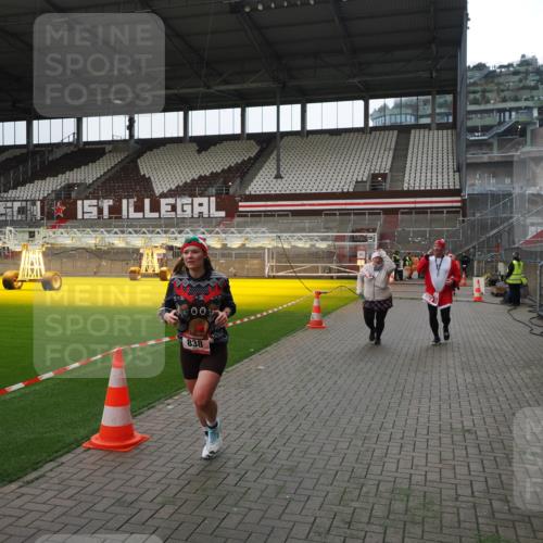 07.12.2025 - St. Pauli X-Mass-Run No. 15 Fabian Wolf http://msf.ph/oto/9399654 07.12.2025 11:02:00 Ziel 95, 837, 838, 842, 851, 1416, 1637, 1640, 2576 meine-sportfotos.de